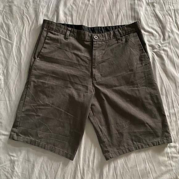 Grey shorts - Picture 1 of 3